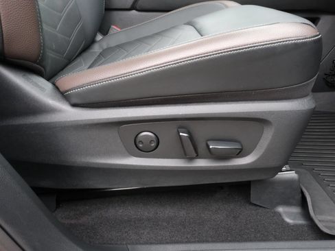 Used 2025 Nissan Pathfinder Platinum AWD/4WD image 37
