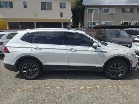 Certified 2023 Volkswagen Tiguan SE FWD image 1