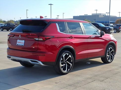 Used 2024 Mitsubishi Outlander SE image 9