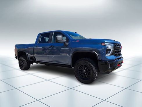 Used 2024 Chevrolet Silverado 2500 ZR2 w/ Technology Package AWD/4WD image 2
