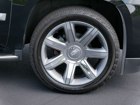 Used 2019 Cadillac Escalade ESV Luxury AWD/4WD image 16
