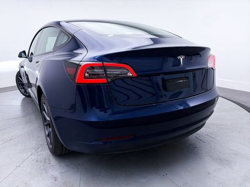 Used 2022 Tesla Model 3 Standard Range image 3