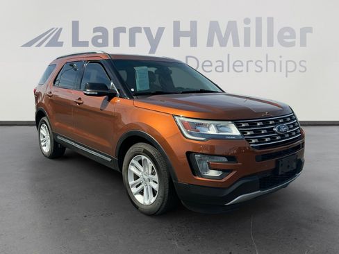 Used 2017 Ford Explorer XLT w/ Equipment Group 202A image 7