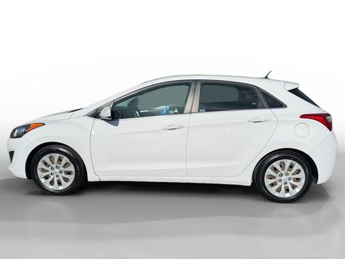 Used 2016 Hyundai Elantra GT FWD image 2