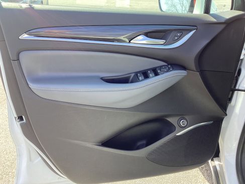 Used 2021 Buick Enclave Essence image 17