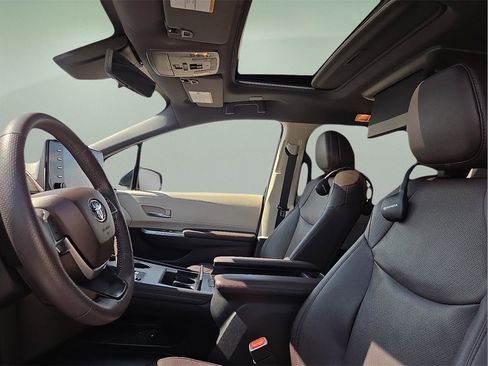 Certified 2023 Toyota Sienna Platinum image 20