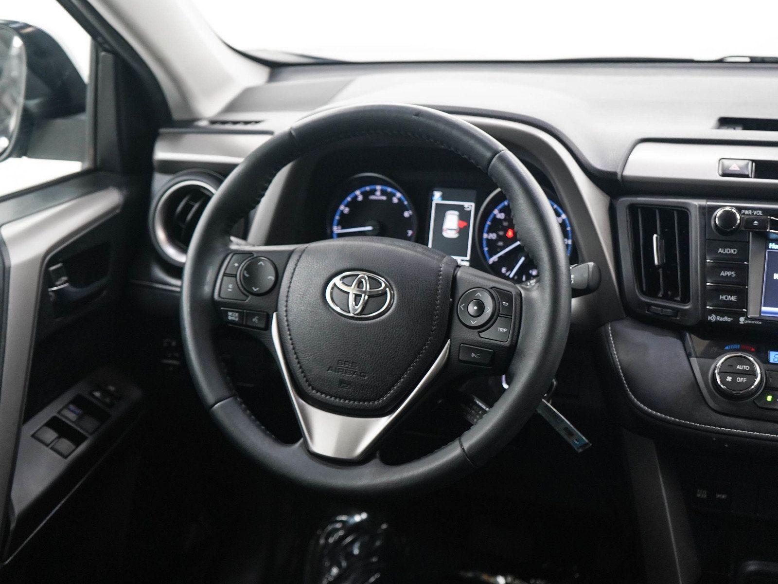 Used 2017 Toyota RAV4 XLE w/ Carpet Mat Package FWD image 14