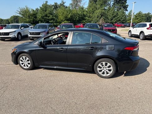 Used 2021 Toyota Corolla LE FWD image 8