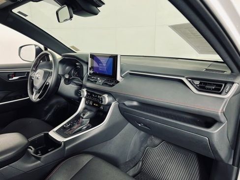 Used 2025 Toyota RAV4 SE image 18