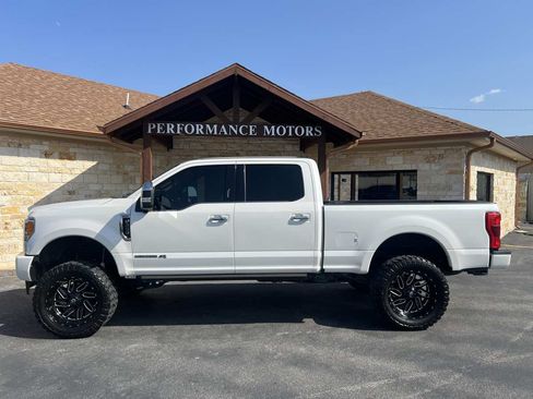 Used 2017 Ford F250 Platinum w/ Platinum Ultimate Package AWD/4WD image 2