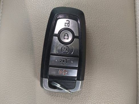 Used 2020 Ford Explorer XLT w/ Equipment Group 202A RWD image 32