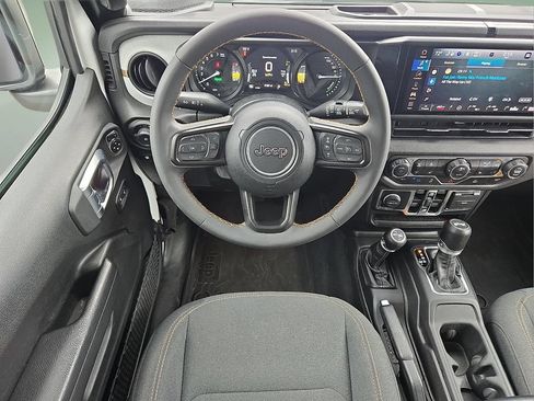Used 2024 Jeep Wrangler Unlimited w/ Convenience Group AWD/4WD image 9