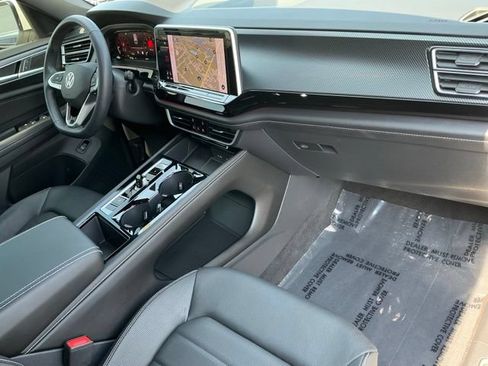 Certified 2024 Volkswagen Atlas Cross Sport SEL R-Line AWD/4WD image 24