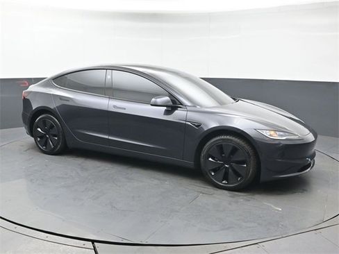 Used 2025 Tesla Model 3 image 7