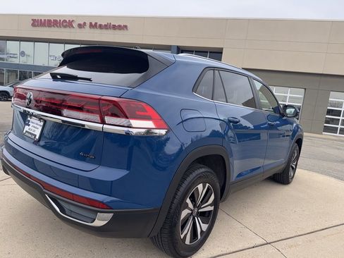Certified 2025 Volkswagen Atlas Cross Sport SE image 8