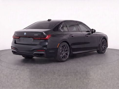 Used 2022 BMW 740i xDrive w/ M Sport Package AWD/4WD image 3