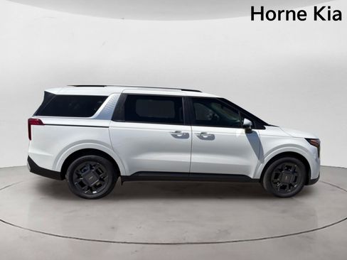 New 2026 Kia Carnival EX FWD image 3