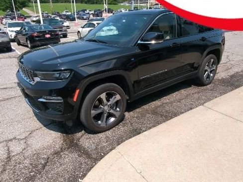 Used 2023 Jeep Grand Cherokee 4WD 4xe image 1