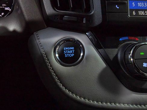 Used 2016 Toyota RAV4 Limited image 26