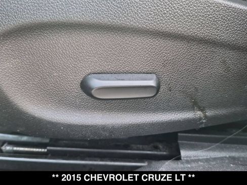 Used 2015 Chevrolet Cruze LT FWD image 17