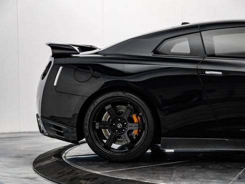 Used 2013 Nissan GT-R Premium image 19
