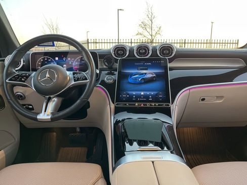 Used 2025 Mercedes-Benz GLC 300 4MATIC image 16