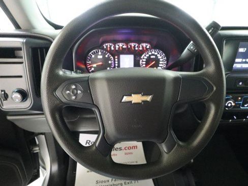 Used 2019 Chevrolet Silverado 1500 Custom w/ Custom Convenience Package AWD/4WD image 18
