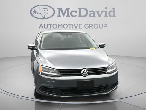 Used 2012 Volkswagen Jetta SE FWD image 2