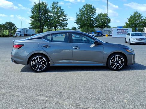 Used 2025 Nissan Sentra SR w/ SR Premium Package FWD image 27