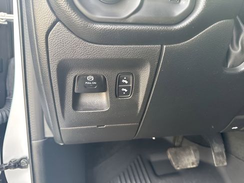 Used 2023 RAM 1500 Big Horn AWD/4WD image 30