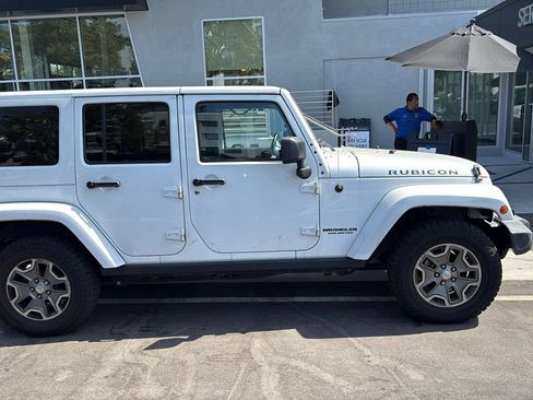 Used 2017 Jeep Wrangler Unlimited Rubicon w/ Connectivity Group AWD/4WD image 2
