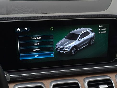 Used 2023 Mercedes-Benz GLE 350 4MATIC w/ AMG Line Exterior image 49