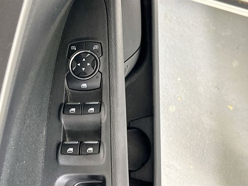 Used 2019 Ford Fusion SE FWD image 18