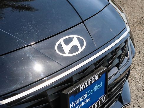 Used 2025 Hyundai Elantra Limited FWD image 6