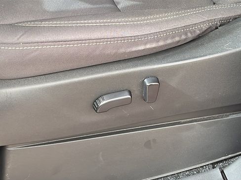 Used 2022 Nissan Frontier SV image 11