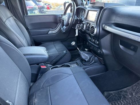 Used 2012 Jeep Wrangler Unlimited Rubicon w/ Dual Top Group AWD/4WD image 18