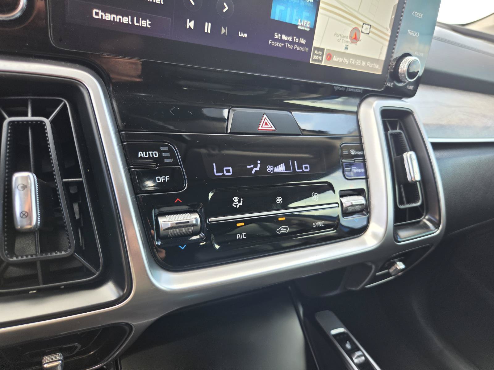 Used 2023 Kia Sorento EX w/ Panoramic Sunroof Package FWD image 24
