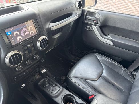 Used 2017 Jeep Wrangler Unlimited Rubicon image 15