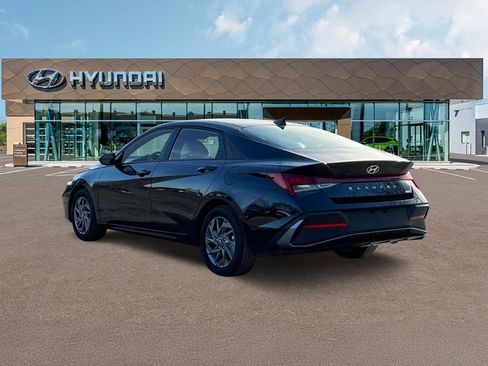 New 2025 Hyundai Elantra Blue image 5