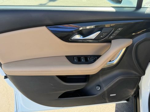 Used 2019 Chevrolet Blazer Premier w/ Sun and Wheels Package FWD image 16