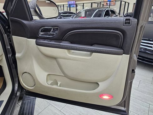 Used 2014 Cadillac Escalade Platinum image 40