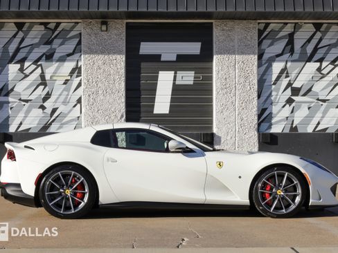 Used 2022 Ferrari 812 GTS RWD image 17