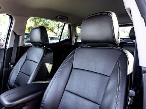 Used 2024 GMC Terrain SLT image 13