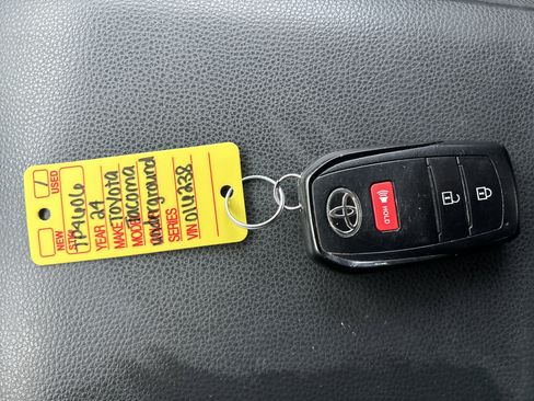 Used 2024 Toyota Tacoma TRD Off-Road image 27