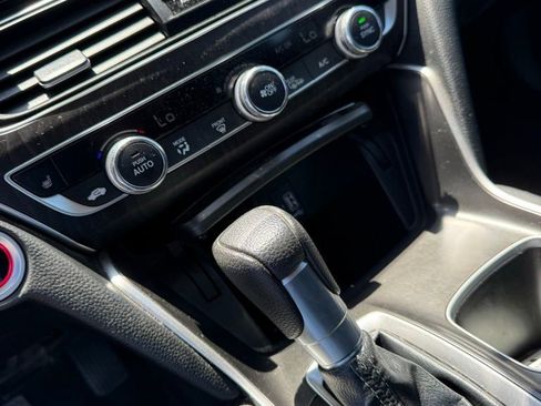 Used 2018 Honda Accord EX image 17
