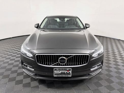 Used 2022 Volvo S90 B6 Momentum w/ Advanced Package image 4