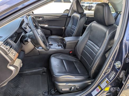 Used 2017 Toyota Camry XLE image 7