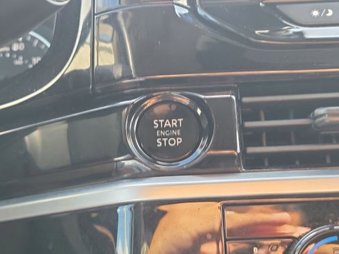 Used 2025 Nissan Pathfinder SV FWD image 28