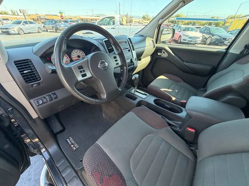 Used 2011 Nissan Frontier PRO-4X AWD/4WD image 12