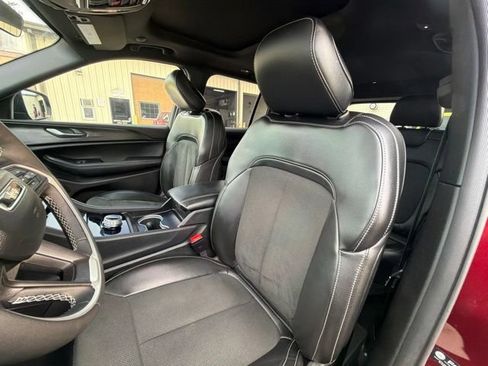 Used 2025 Jeep Grand Cherokee Altitude RWD image 21